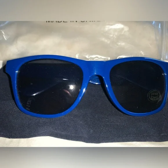 Bud Light Promotional Sunglasses and Cloth Carrying Case - Picture 2 of 2